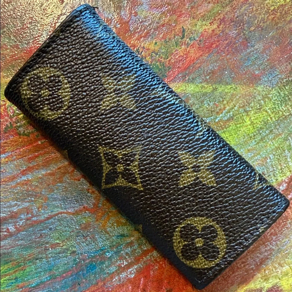 Louis Vuitton Amiet Monogram Signature Design LV Logo 4 Key Holder Antique EUC